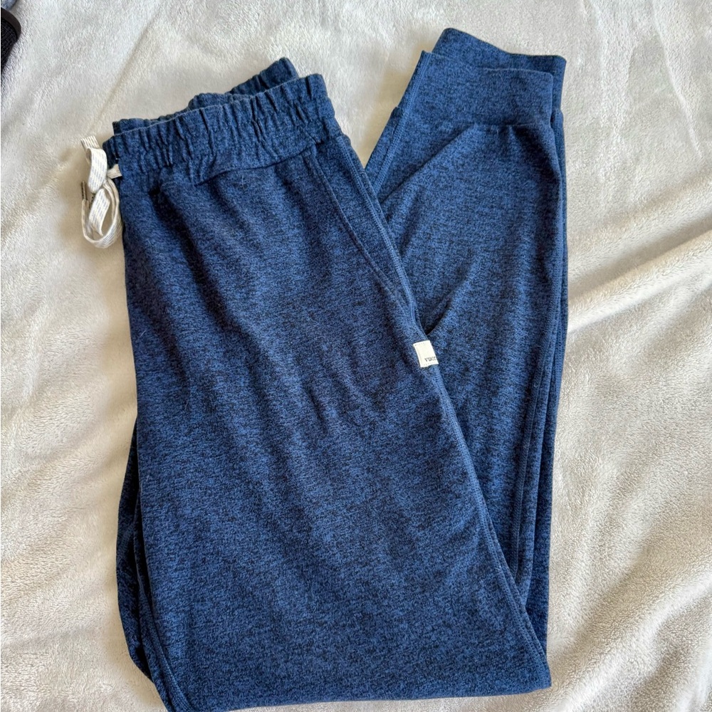 Vuori Women’s performance Halo jogger Navy heather, XS